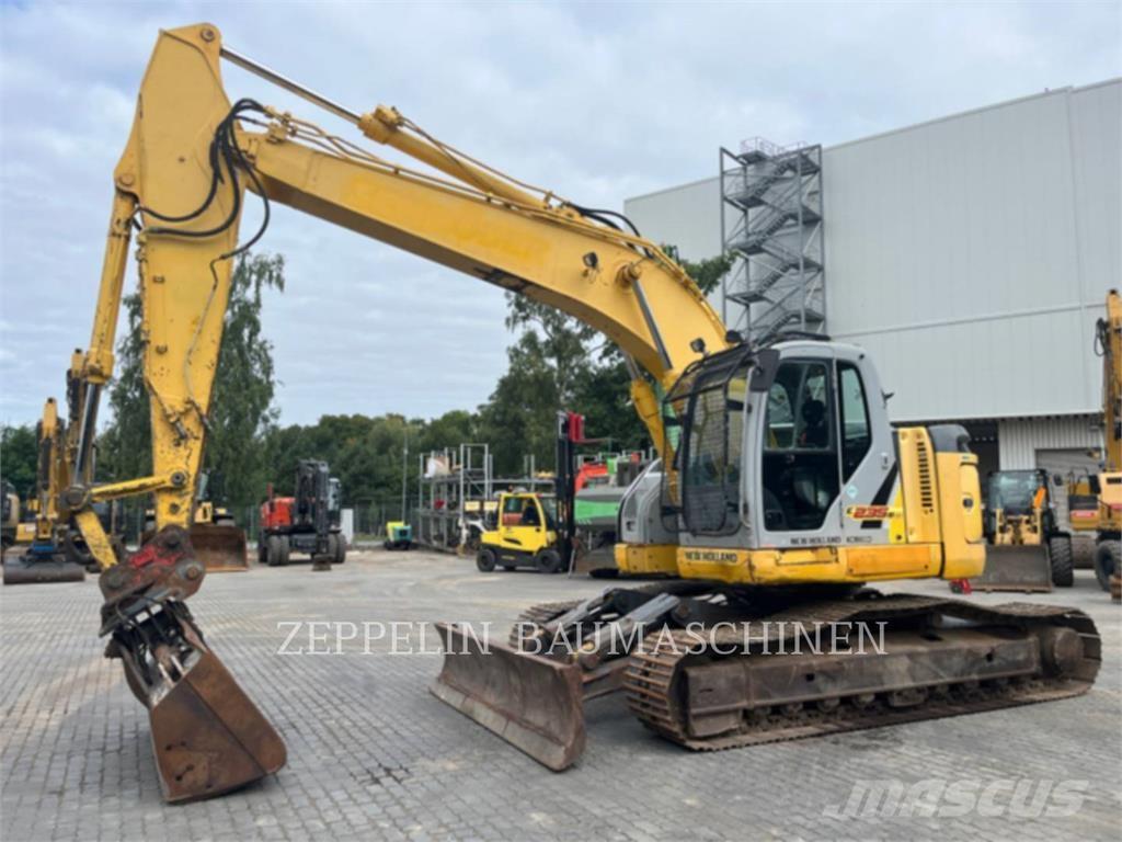 New Holland E235 Vikšriniai ekskavatoriai
