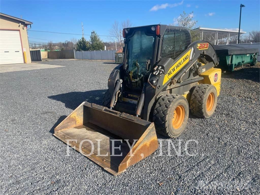New Holland L223 Krautuvai su šoniniu pasukimu
