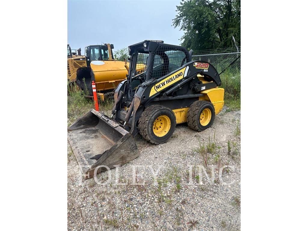 New Holland L228 Krautuvai su šoniniu pasukimu
