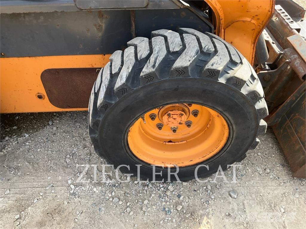 New Holland SV250 Krautuvai su šoniniu pasukimu