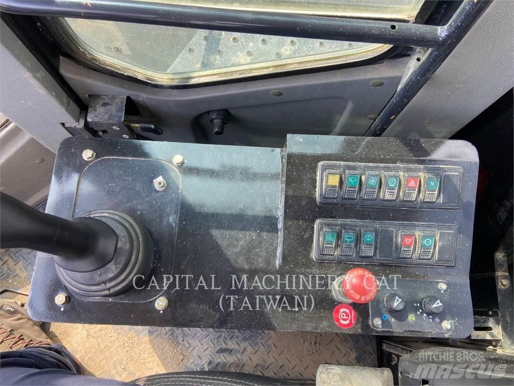 SEM MACHINERY 669 C Naudoti ratiniai krautuvai