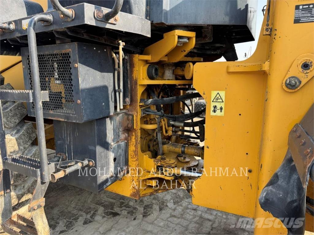 SEM MACHINERY SEM660D Naudoti ratiniai krautuvai