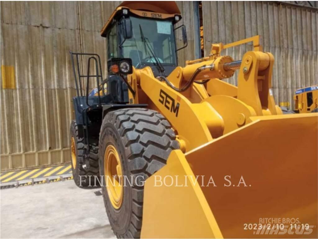 SEM MACHINERY SEM668D Naudoti ratiniai krautuvai
