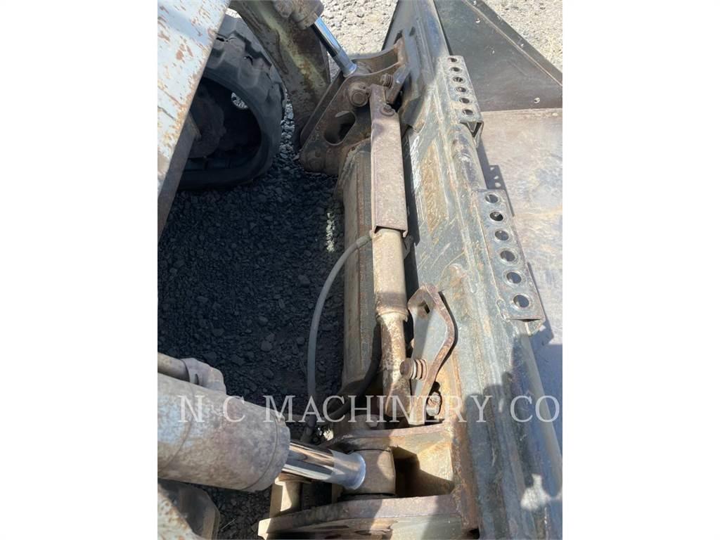 Takeuchi TL230 Krautuvai su šoniniu pasukimu
