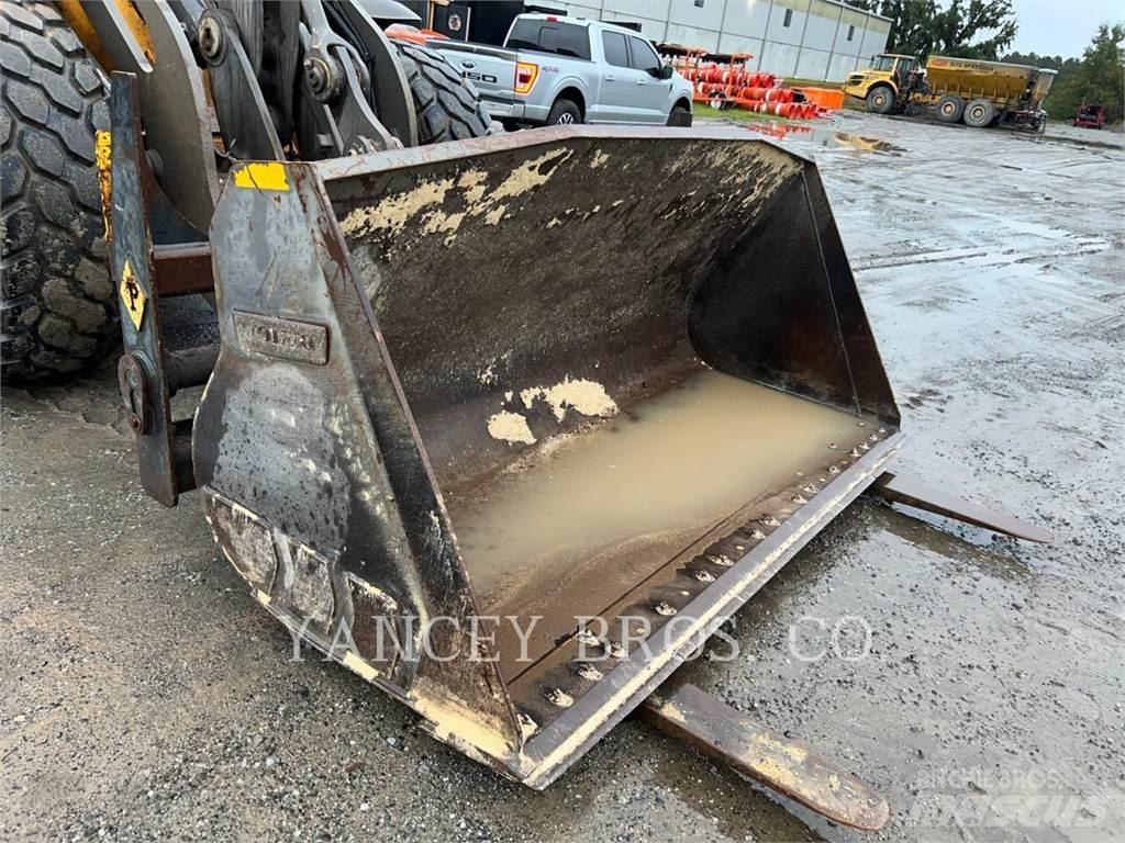 Volvo L70H Naudoti ratiniai krautuvai