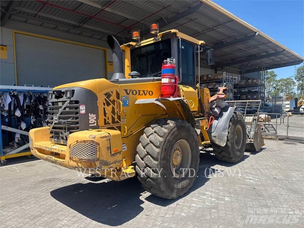Volvo L90F Naudoti ratiniai krautuvai