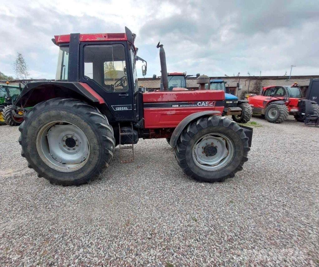 Case IH 1255 XL Traktoriai