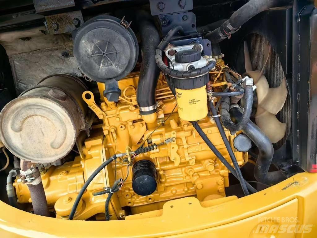 CAT 304 Mini ekskavatoriai < 7 t