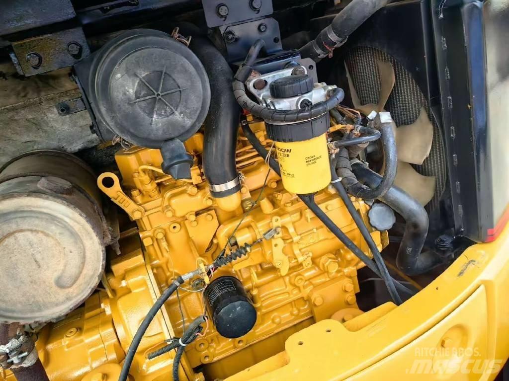 CAT 304 Mini ekskavatoriai < 7 t