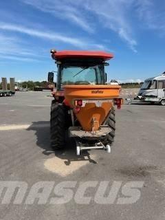Kubota L2-452 Naudoti kompaktiški traktoriai