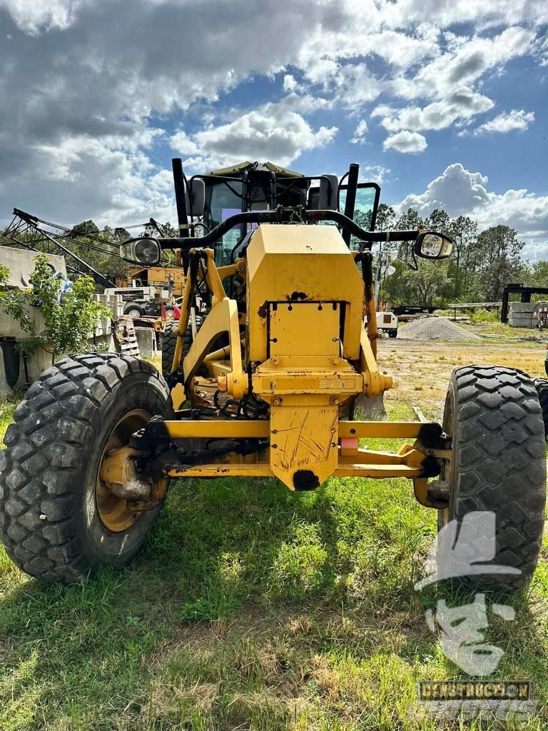 CAT 12 M Greideriai