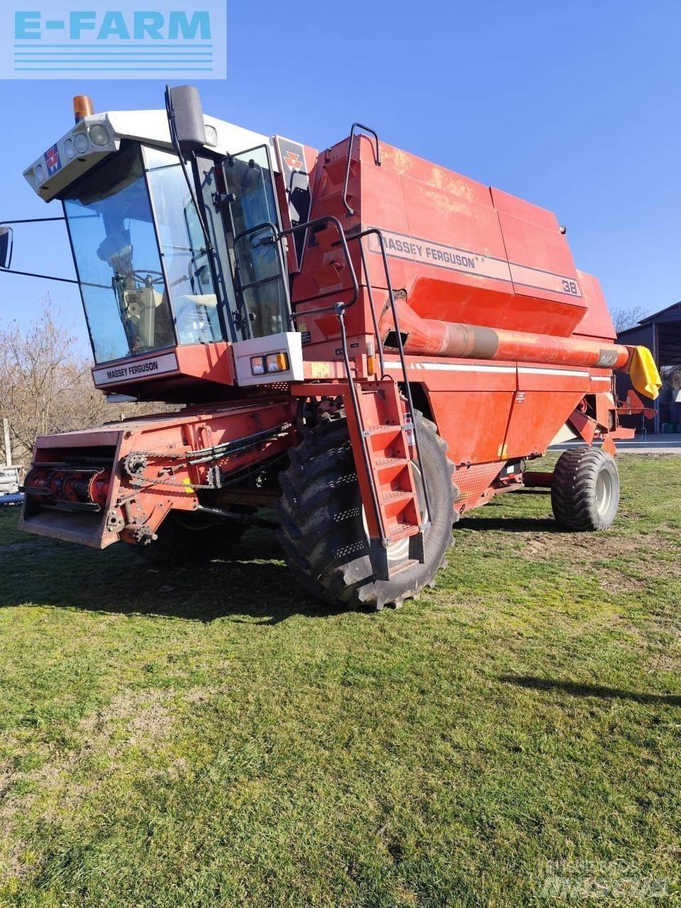 Massey Ferguson 38 Derliaus nuėmimo kombainai