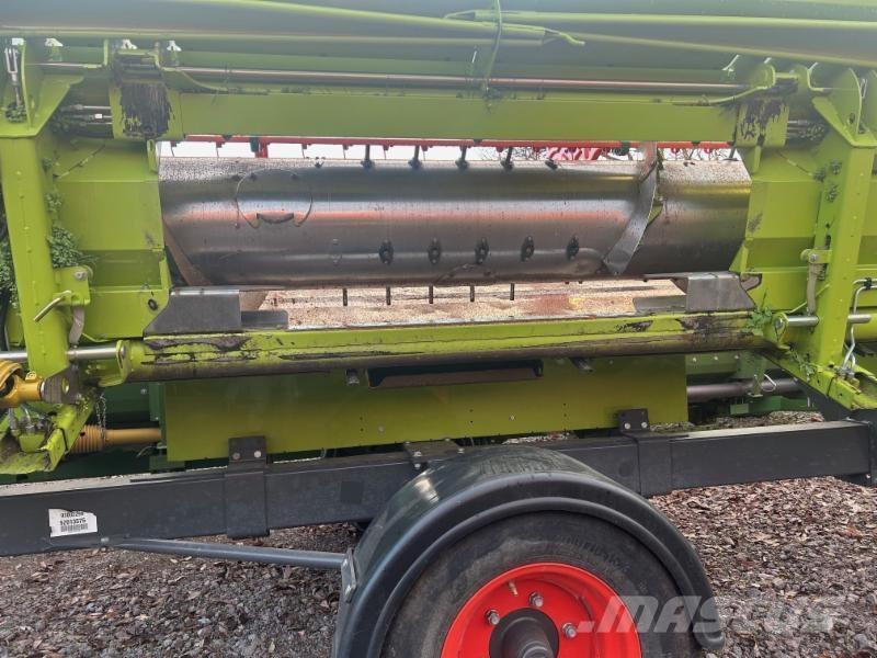 CLAAS LEXION 5400 Derliaus nuėmimo kombainai