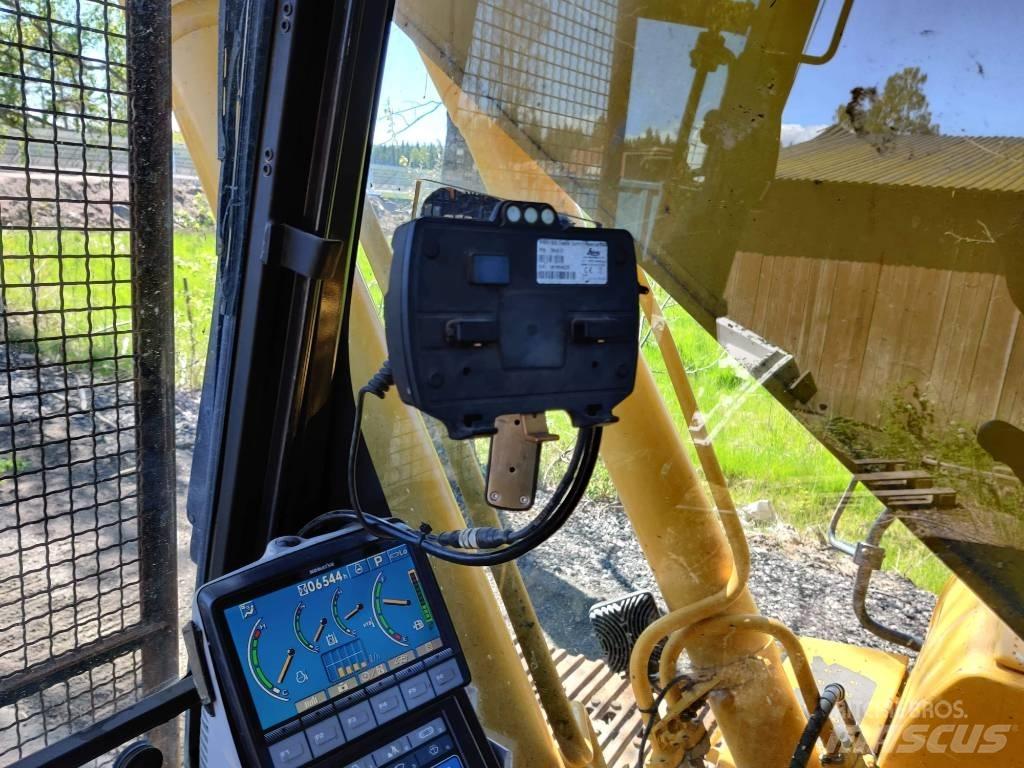 Komatsu HB215LC-1 Vikšriniai ekskavatoriai