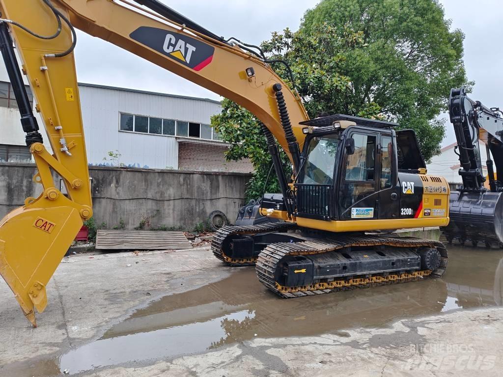 CAT 320 D2 Vikšriniai ekskavatoriai