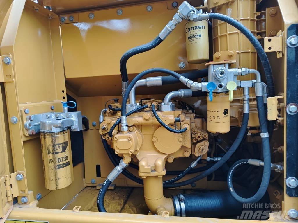 CAT 320 D2 Vikšriniai ekskavatoriai