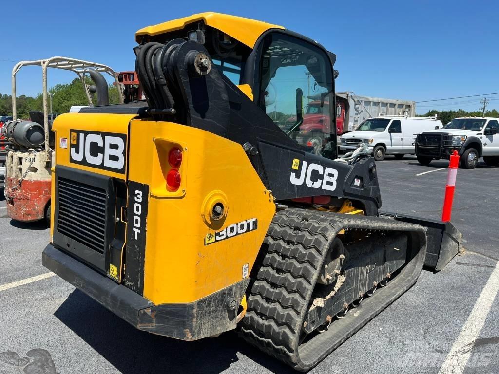 JCB 300 T Krautuvai su šoniniu pasukimu