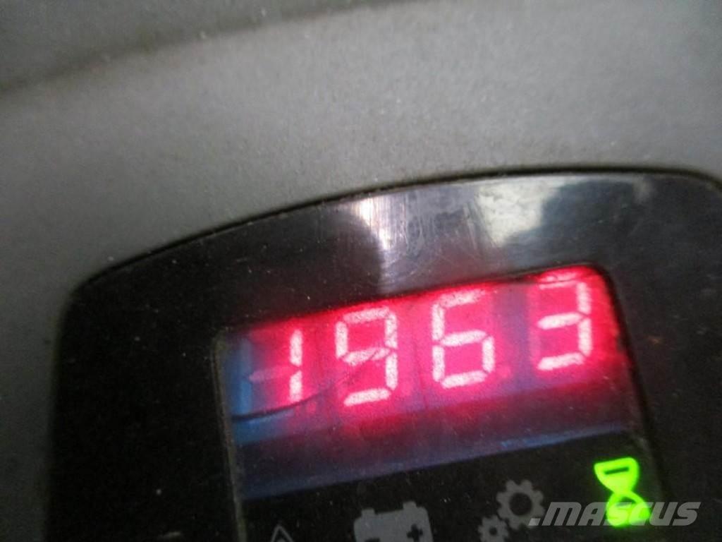 Toyota LPE 200 Žemų aukščių keltuvai su platforma