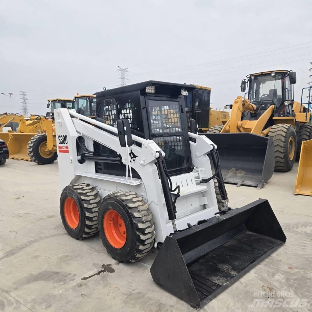 Bobcat S 300 Krautuvai su šoniniu pasukimu