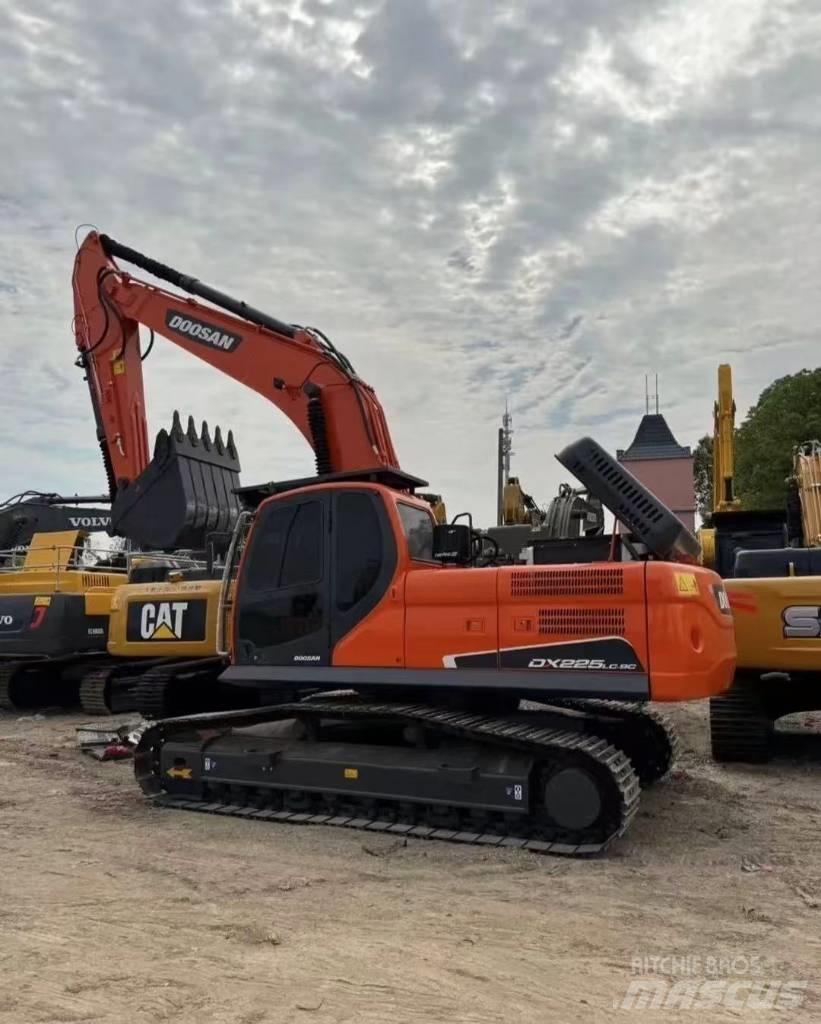 Doosan DX 225 Vikšriniai ekskavatoriai