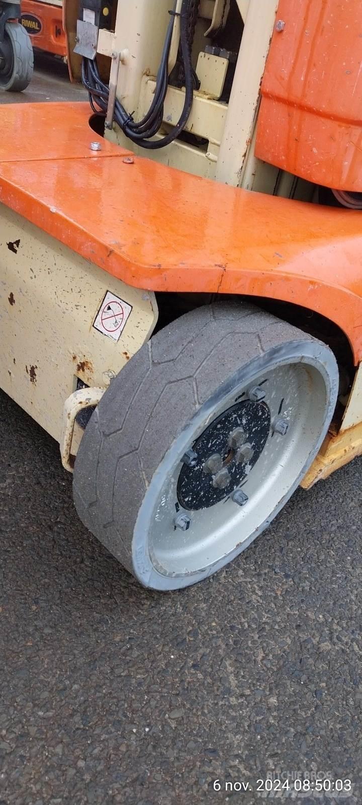 JLG T10E Kiti keltuvai ir platformos