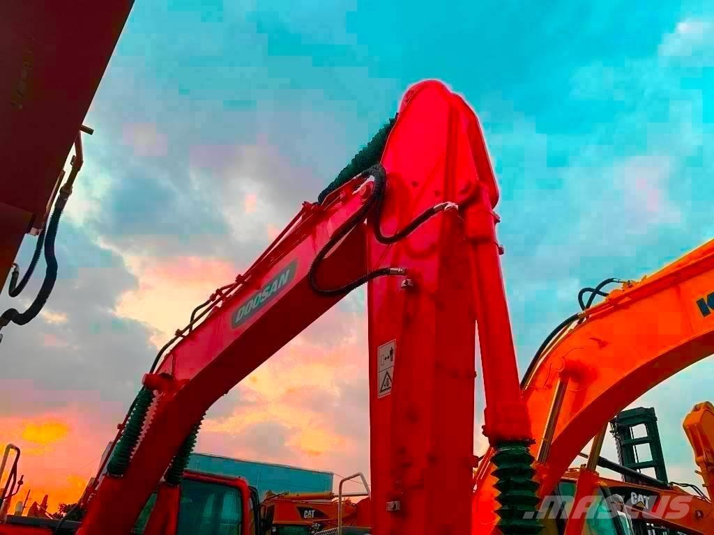 Doosan DX 225 LC Vikšriniai ekskavatoriai