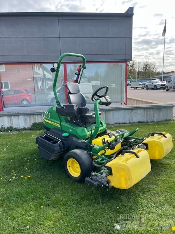 John Deere 2750 E Golfo laukų šienapjovės