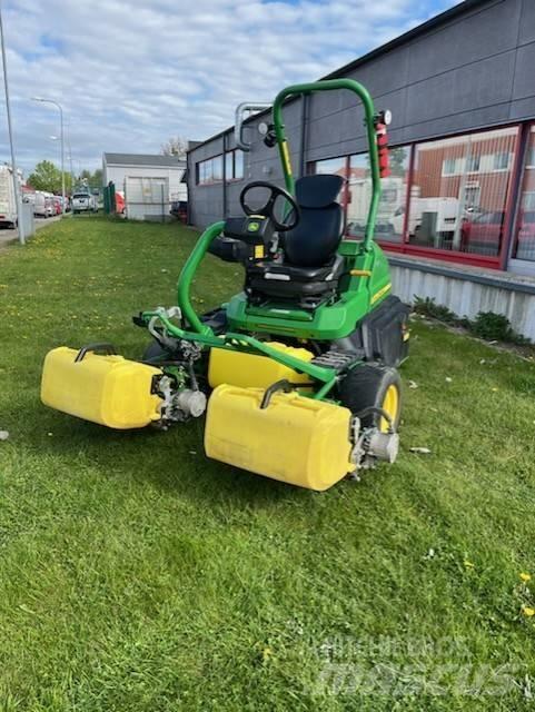 John Deere 2750 E Golfo laukų šienapjovės