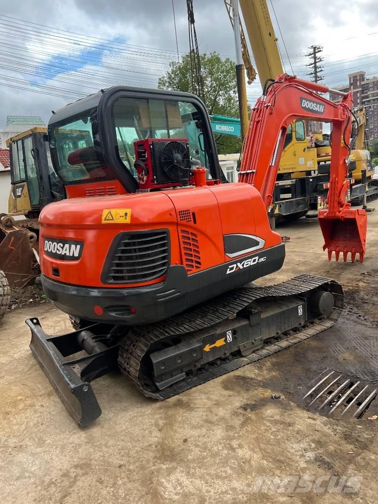 Doosan DX60 Vikšriniai ekskavatoriai