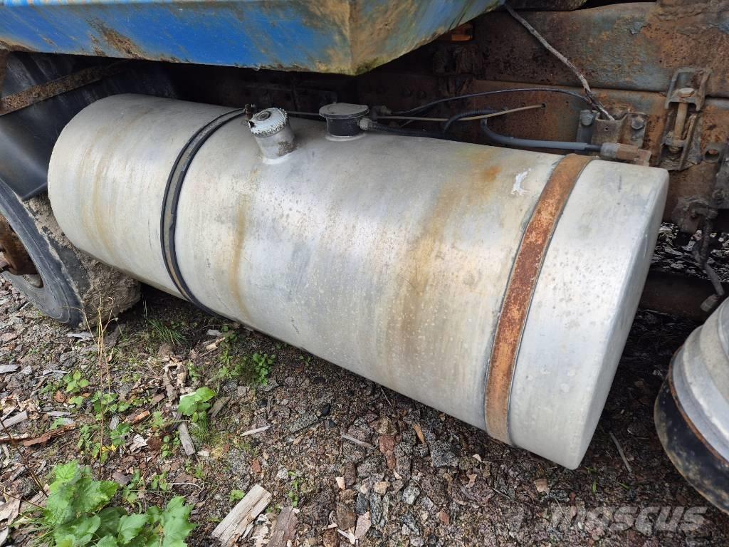 Sisu E14 Savivarčių priekabų vilkikai