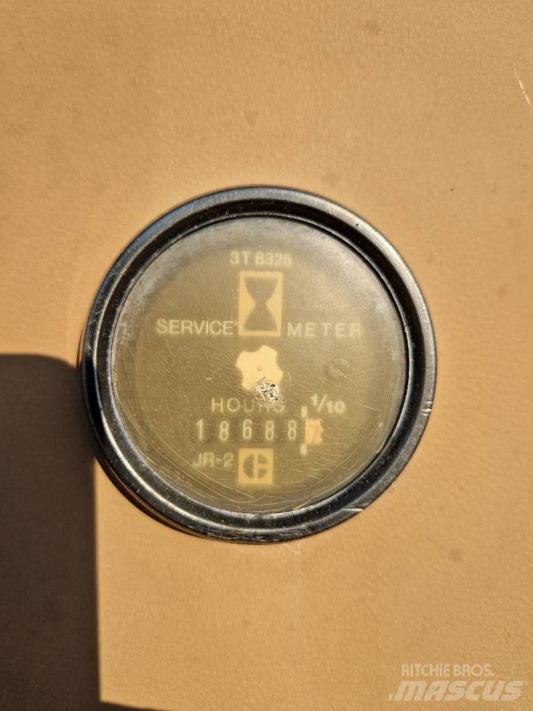 CAT 225 D LC Vikšriniai ekskavatoriai