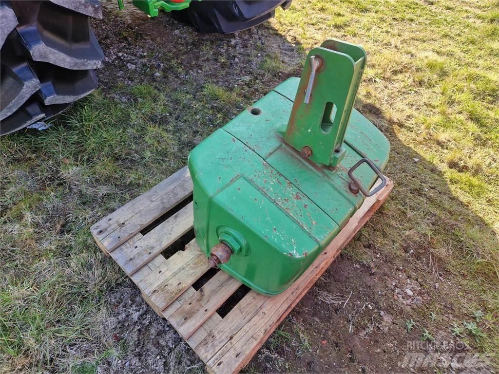 John Deere 900 kg Kiti naudoti traktorių priedai