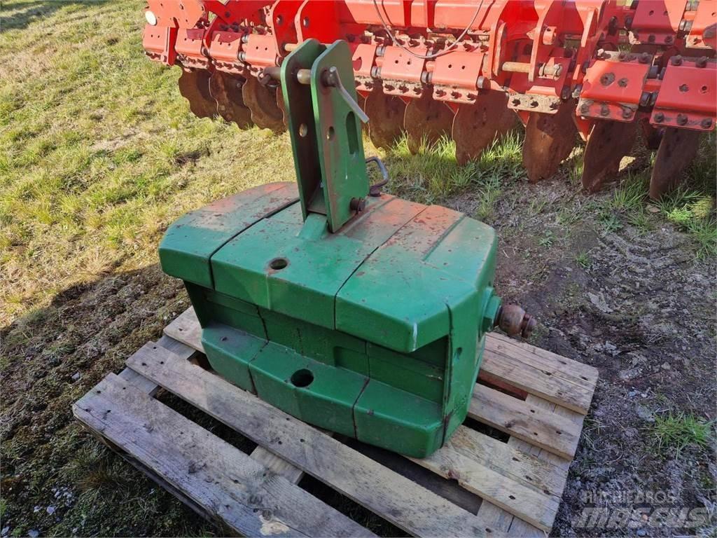 John Deere 900 kg Kiti naudoti traktorių priedai