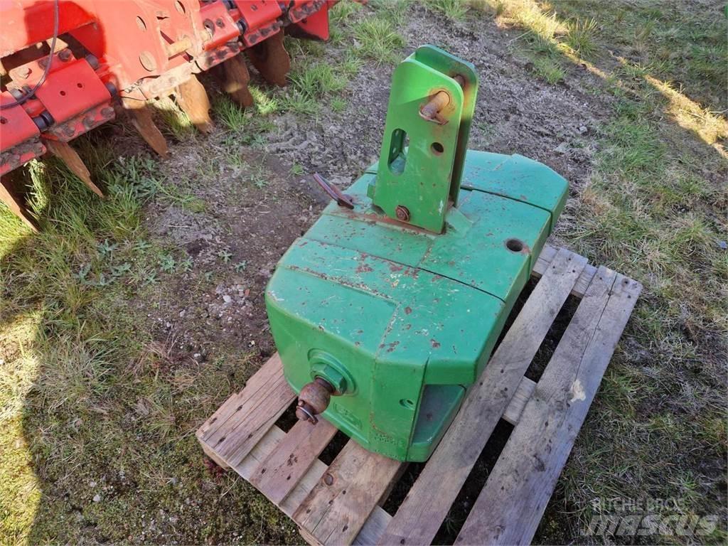 John Deere 900 kg Kiti naudoti traktorių priedai