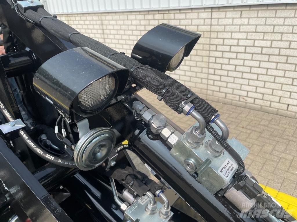 GiANT G 2200 E Naudoti ratiniai krautuvai