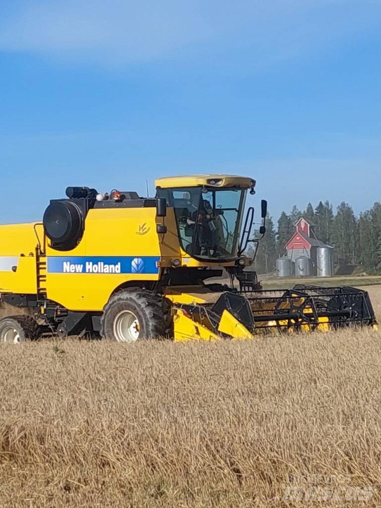 New Holland TC 5050 Derliaus nuėmimo kombainai
