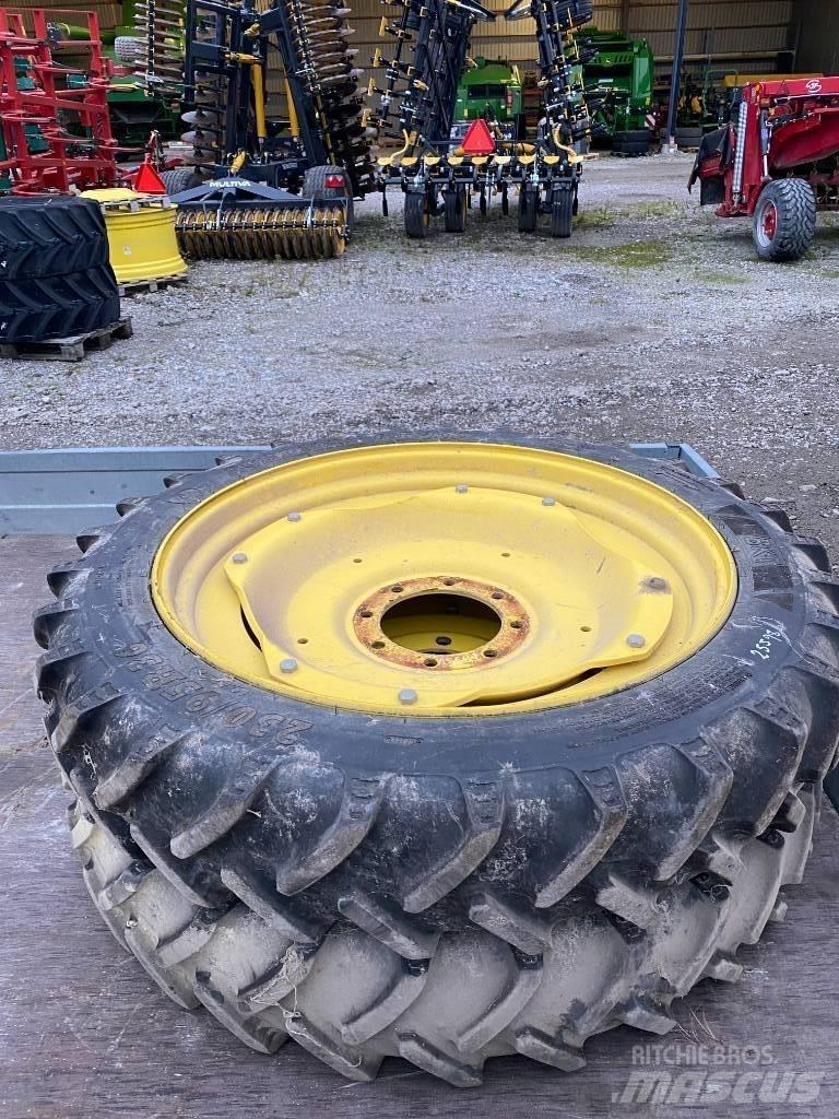 BKT 230/95R36 Kiti naudoti traktorių priedai