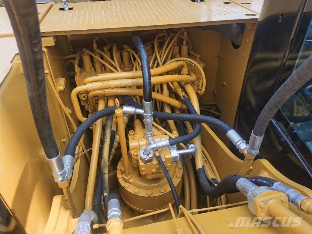 CAT 320 D2 Vikšriniai ekskavatoriai