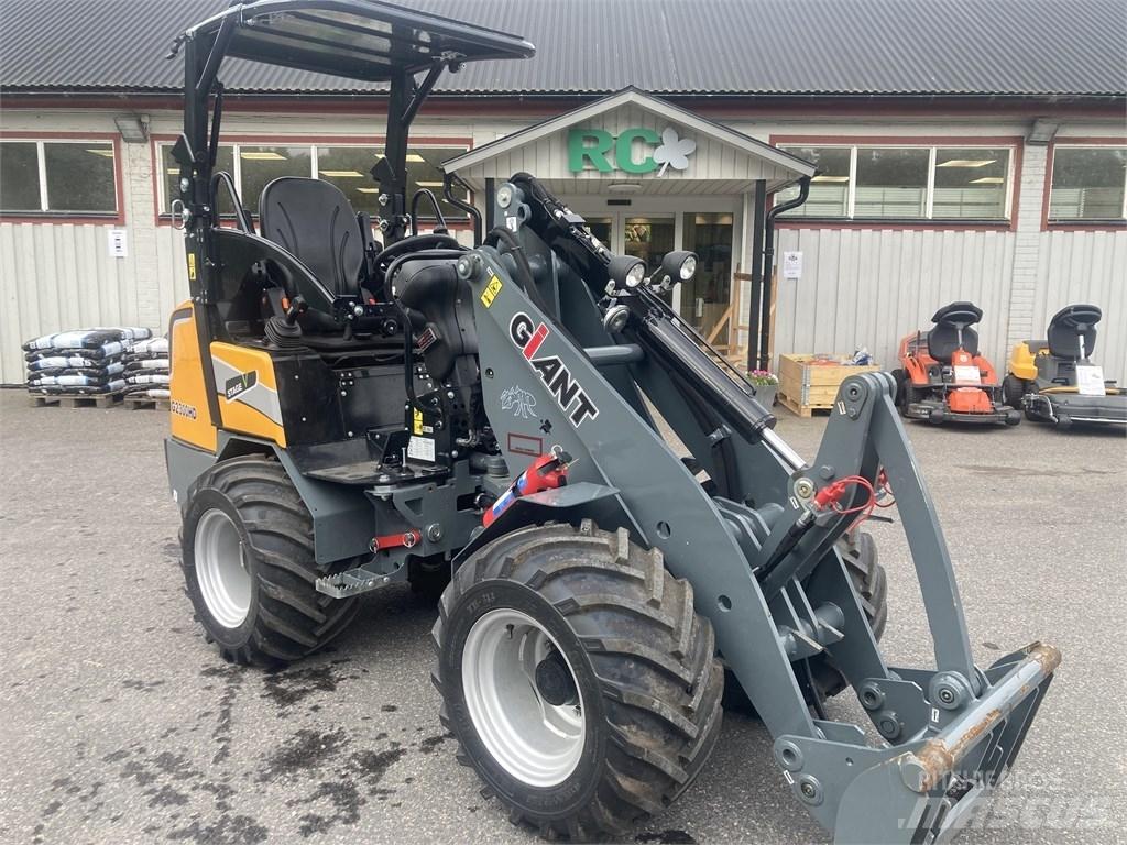 GiANT G2300HD Daugiafunkciniai pakrovėjai