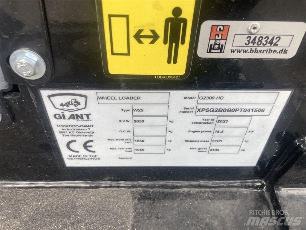 GiANT G2300HD Daugiafunkciniai pakrovėjai