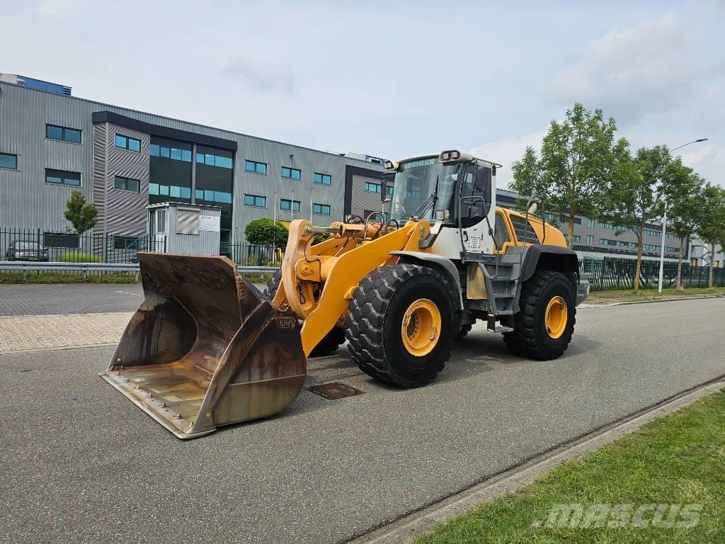Liebherr L 580 Naudoti ratiniai krautuvai