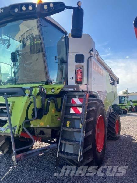 CLAAS TRION 750 Derliaus nuėmimo kombainai