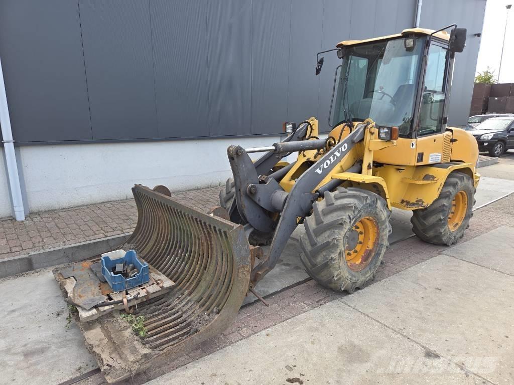 Volvo L 30 B Naudoti ratiniai krautuvai
