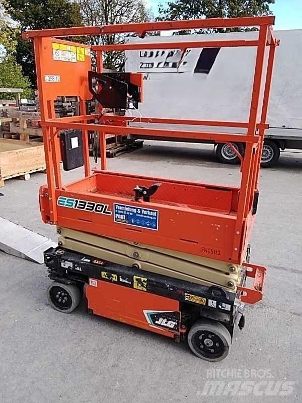 JLG ES 1330 L Žirkliniai keltuvai