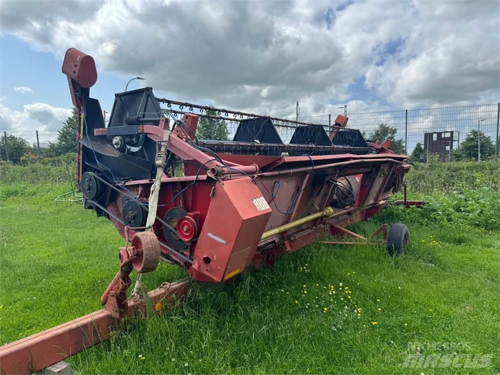 Case IH 1680 Axial Derliaus nuėmimo kombainai