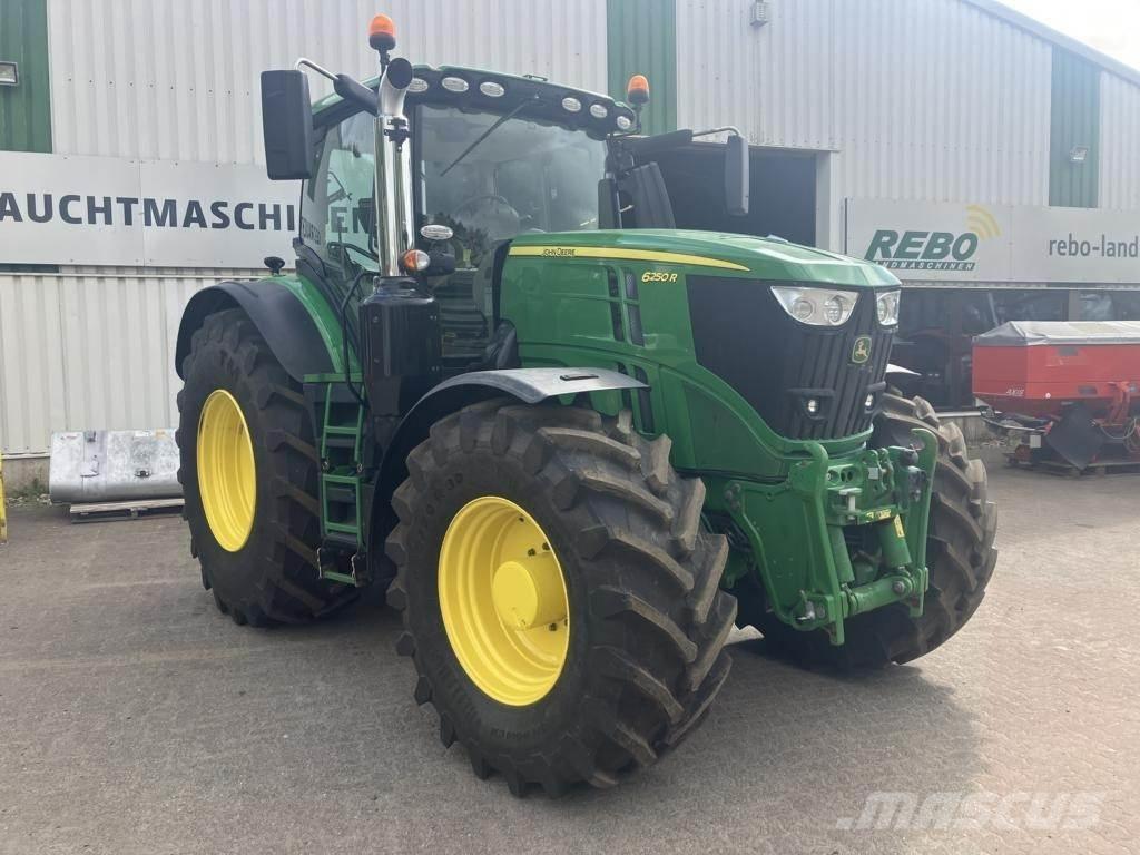 John Deere 6250R Traktoriai
