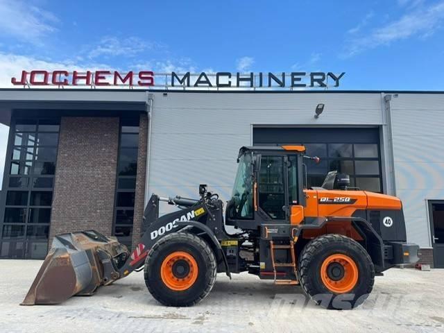 Doosan DL 250-7 Naudoti ratiniai krautuvai