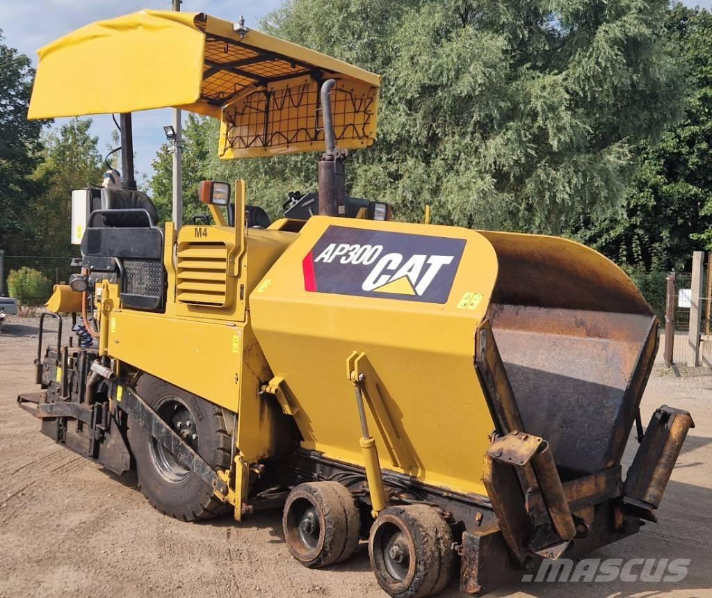 CAT AP300 Asfalto klotuvai