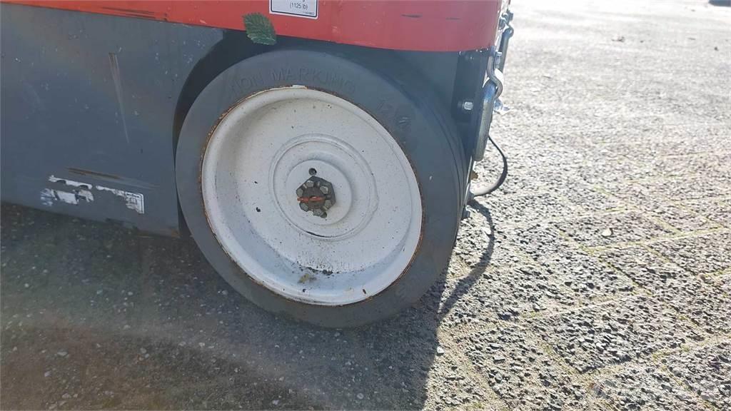 SkyJack SJ16 Kiti keltuvai ir platformos
