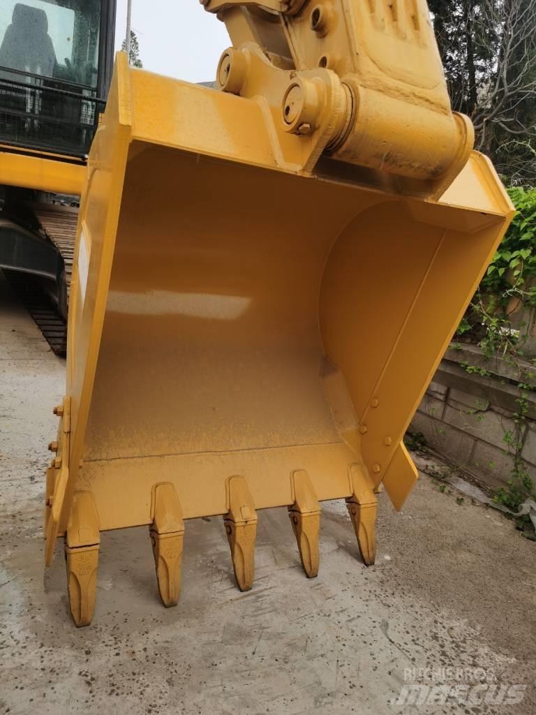 Komatsu PC 220-7 Vikšriniai ekskavatoriai